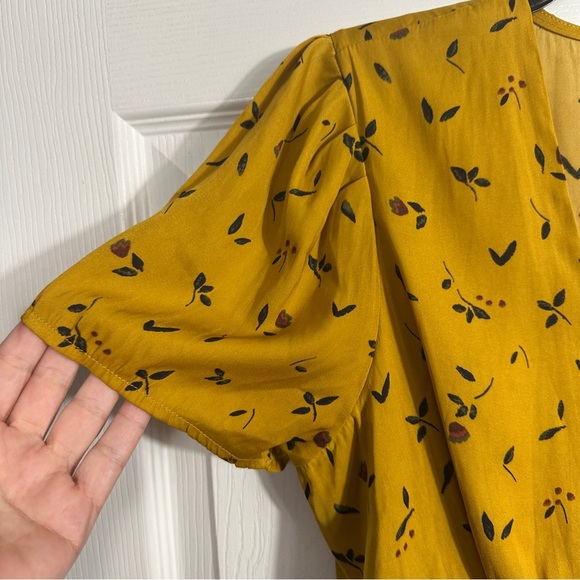 Urban Outfitters size L mustard dress, scattered florals, deep V, fall - Picture 3 of 8